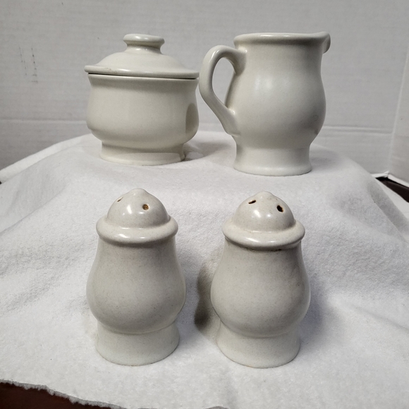 Pfaltzgraff Yorktowne Sugar Bowl  Creamer Salt Pepper Set - Picture 9 of 9